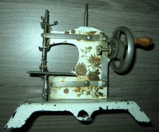 Usado, Antiga máquina de costura em miniatura com garra manual, amostra de vendedor, Alemanha comprar usado  Enviando para Brazil