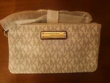 Bolsa de mão nova em folha Michael Kors jet set embreagem pulseira VANILLA MSRP $128, usado comprar usado Bolsa de mão nova em folha Michael Kors jet set embreagem pulseira VANILLA MSRP $128, usado comprar usado  Enviando para Brazil