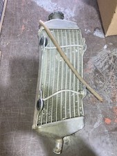 Radiatore acqua destro usato  Marineo