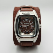 Relógio de quartzo masculino Nixon The Rocker tom prata com mostrador marrom e pulseira larga comprar usado Relógio de quartzo masculino Nixon The Rocker tom prata com mostrador marrom e pulseira larga comprar usado  Enviando para Brazil