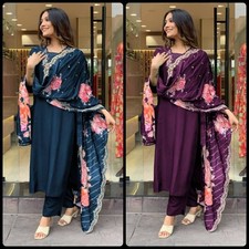 Set dupatta pantaloni usato Set dupatta pantaloni usato  Spedire a Italy