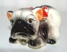 Estatueta de buldogue francês vintage filhote em arco vermelho 3,25" de comprimento 2" de altura preto e creme muito bom estado comprar usado  Enviando para Brazil