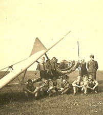 Usado, **MELHOR! Meninos juvenis alemães posados com DFS SG.38 Schulgleiter planador no campo!!!** comprar usado  Enviando para Brazil