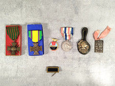 Lot medailles militaires d'occasion  Yffiniac