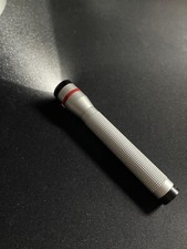 Lanterna Victorinox Swiss Army prata cabo de borracha LED uso 2 células AAA - VNV3AMR, usado comprar usado  Enviando para Brazil
