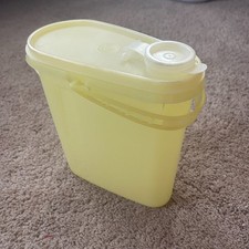 Jarro Tupperware 2 qt recipiente de suco amarelo tampa de jarro alça 13A vintage retrô comprar usado  Enviando para Brazil