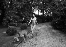 Estampa de arte nua A4 sexy passeador de cachorro linda modelo erótica P&B artística 2824liv comprar usado  Enviando para Brazil