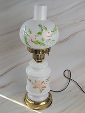 Usado, Abajur de mesa vintage vidro leitoso furacão pintado à mão floral latão base elétrico  comprar usado  Enviando para Brazil