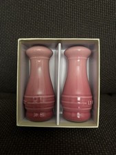 Shaker grande de sal e pimenta Le Creuset quartzo rosa 12cm grés, usado comprar usado  Enviando para Brazil
