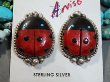 Usado, BRINCOS POSTAIS LADY BUG assinados ZUNI & NAVAJO Apple CORAL prata esterlina 1,5" comprar usado Usado, BRINCOS POSTAIS LADY BUG assinados ZUNI & NAVAJO Apple CORAL prata esterlina 1,5" comprar usado  Enviando para Brazil