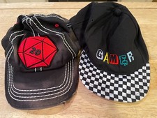 Lote de 2 - Bonés de chapéus gamer - D20 Die - D&D RPG - Boné de bola desgastado - Xadrez comprar usado  Enviando para Brazil