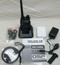 Transceptor Baofeng VHF-UHF banda dupla FM modelo UV-5R com base de carregamento funciona! comprar usado  Enviando para Brazil
