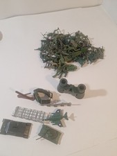 Usado, soldados de brinquedo de plástico vintage do exército masculino 50 homens e tanque jato e outros  comprar usado  Enviando para Brazil
