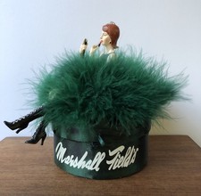Usado, Estatueta Marshall Fields Lady on Green Hat Box enfeite de Natal rara condição justa comprar usado  Enviando para Brazil