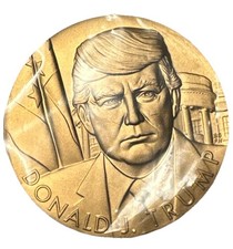 Medalha de bronze Donald J Trump 3 pol. Estado perfeito dos EUA lacrado em plástico e com estojo de veludo comprar usado  Enviando para Brazil