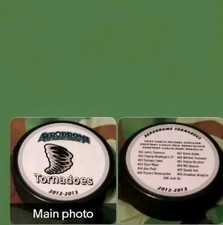 2012 - 2013 AERÓDROMO COMPLEXO DE PATINAÇÃO NO GELO TORNADOS DISCO VEGUM PERFEITO ESTADO. Feito = 🇸🇰 comprar usado  Enviando para Brazil