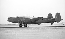 Usado, 37 Sqn, Shackleton MR.2, WR962 'A' em Sharjah, 23 de dezembro de 1966 - Original B&W neg comprar usado  Enviando para Brazil