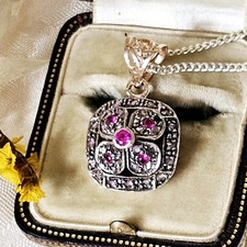 Collier pendentif style d'occasion  Le Luc