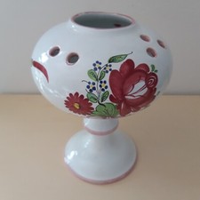 Vase pique fleurs d'occasion  Bruyères-et-Montbérault