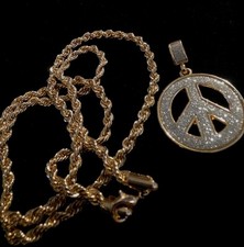 Colar folheado a ouro e pingente de símbolo de paz de strass.  comprar usado  Enviando para Brazil