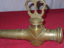 Robinet clefs bronze d'occasion  Saint-Saulge