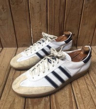 🔥🔥 Tênis Adidas Universal listras pretas brancas tamanho Reino Unido 9,5 EUA 10 EUR 44 comprar usado  Enviando para Brazil