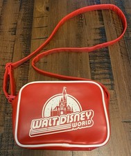 Bolsa tiracolo Disney Parks Walt Disney World exclusiva retrô companhia aérea vermelha branca comprar usado  Enviando para Brazil