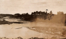 Cartão postal foto real RPPC Suécia serraria no rio com troncos na água comprar usado  Enviando para Brazil