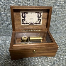 Luge music box d'occasion  Expédié en Belgium