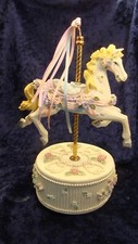 CAIXA DE MÚSICA CAVALO CARROSSEL MUSICAL~Tune: Thank Heaven For Little Girls~9”x5.5”~VGC, usado comprar usado  Enviando para Brazil
