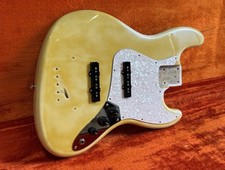 1966 Fender Jazz Bass American Vintage II Olympic White Aged Relic 2023 Body comprar usado 1966 Fender Jazz Bass American Vintage II Olympic White Aged Relic 2023 Body comprar usado  Enviando para Brazil