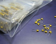 Kit sortido de capacitores de cerâmica multicamadas 8pF ~ 820pF NPO 240PCS 12 valores, usado comprar usado  Enviando para Brazil