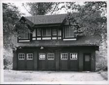 Usado, 1963 Press Photo A garagem com apartamento no segundo andar - cva69967 comprar usado  Enviando para Brazil