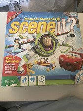  CENA DA DISNEY? JOGO: EDIÇÃO DELUXE MOMENTOS MÁGICOS - EM MUITO BOM ESTADO (P&P GRÁTIS DO REINO UNIDO) comprar usado  Enviando para Brazil