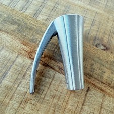 Schiaccianoci strumento metall usato Schiaccianoci strumento metall usato  Spedire a Italy