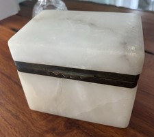 Caixa de mesa cômoda retangular pedra alabastro branca Continental, por volta de 1920  comprar usado Caixa de mesa cômoda retangular pedra alabastro branca Continental, por volta de 1920  comprar usado  Enviando para Brazil