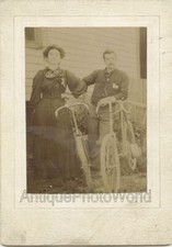 Usado, Proud Pareja Con Bicicletas Antigüedad 1900s Gabinete Bicicleta Foto comprar usado  Enviando para Brazil