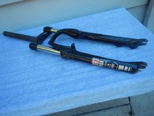 Garfo de choque Rock Shox J1 9" direção 1-1/8" amortecedores mountain bike 26" canti ou disco comprar usado Garfo de choque Rock Shox J1 9" direção 1-1/8" amortecedores mountain bike 26" canti ou disco comprar usado  Enviando para Brazil