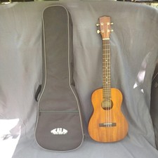 Ukulele makala baritono usato  Spedire a Italy