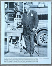 FOTO 11x14 A Grande Depressão Fred Bell Ex-Milionário Vendendo Maçãs, usado comprar usado  Enviando para Brazil