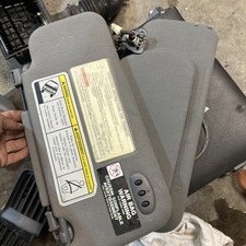 1997-2004 Nissan Pathfinder Infiniti QX4 conjunto de pára-sol OEM par homelink CINZA comprar usado  Enviando para Brazil