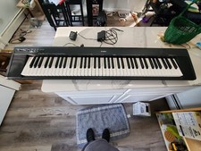 Yamaha portable grand d'occasion  Expédié en Belgium