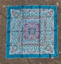 Foulard scarf carré d'occasion  Le Plessis-Trévise