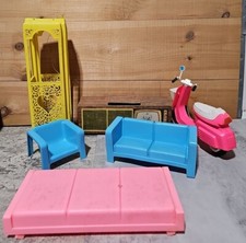 LOTE DE MÓVEIS VINTAGE ANOS 60-70 BARBIE LIVE ACTION TOWNHOUSE CAMA SOFÁ CADEIRA CICLOMOTOR ++ comprar usado  Enviando para Brazil