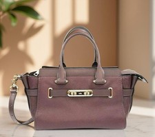 Usado, Bolsa tiracolo Coach Swagger 27 couro seixo oxblood 87295 comprar usado Usado, Bolsa tiracolo Coach Swagger 27 couro seixo oxblood 87295 comprar usado  Enviando para Brazil
