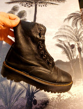 Bottines martens modèle d'occasion  Nîmes