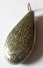 Ancien pendentif ovale d'occasion  Pleubian