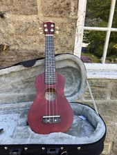 Ukulele soprano da marca Sheffield em estojo de transporte comprar usado  Enviando para Brazil