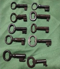 (10) Porta-gaveta gótica antiga armário de mesa baú esqueleto chaves  comprar usado (10) Porta-gaveta gótica antiga armário de mesa baú esqueleto chaves  comprar usado  Enviando para Brazil