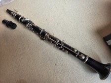 Belo clarinete antigo de madeira Eb com 2 anéis comprar usado Belo clarinete antigo de madeira Eb com 2 anéis comprar usado  Enviando para Brazil
